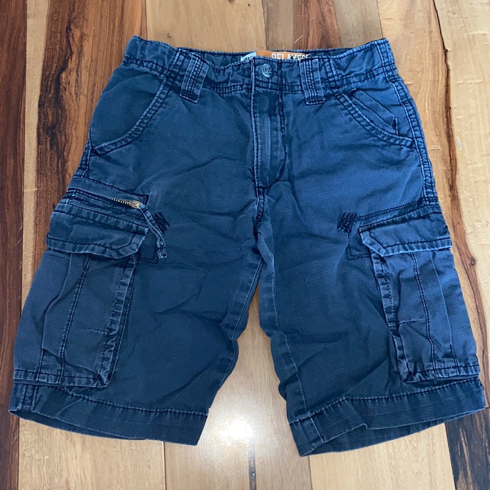 LIKE NEW~ LEE DUNGAREES RELAXED SURE 2 FIT ADJUSTABLE WAISTBAND CARGO SHORTS